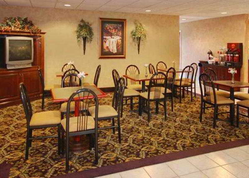 Comfort Suites Airport Колумбус Ресторан фото